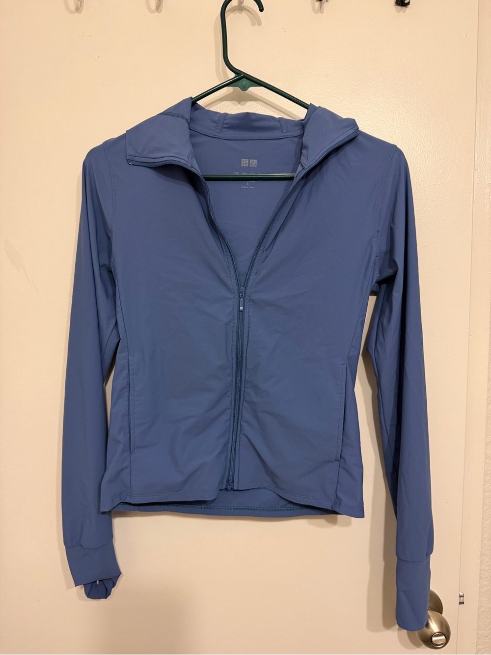 UNIQLO Women’s Blue Ultra Stretch AlRism UV Protection Full-Zip Hoodie